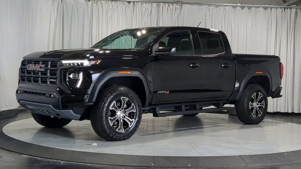 Used 2023 GMC Canyon AT4 w/ AT4 Premium Package AWD/4WD image 5