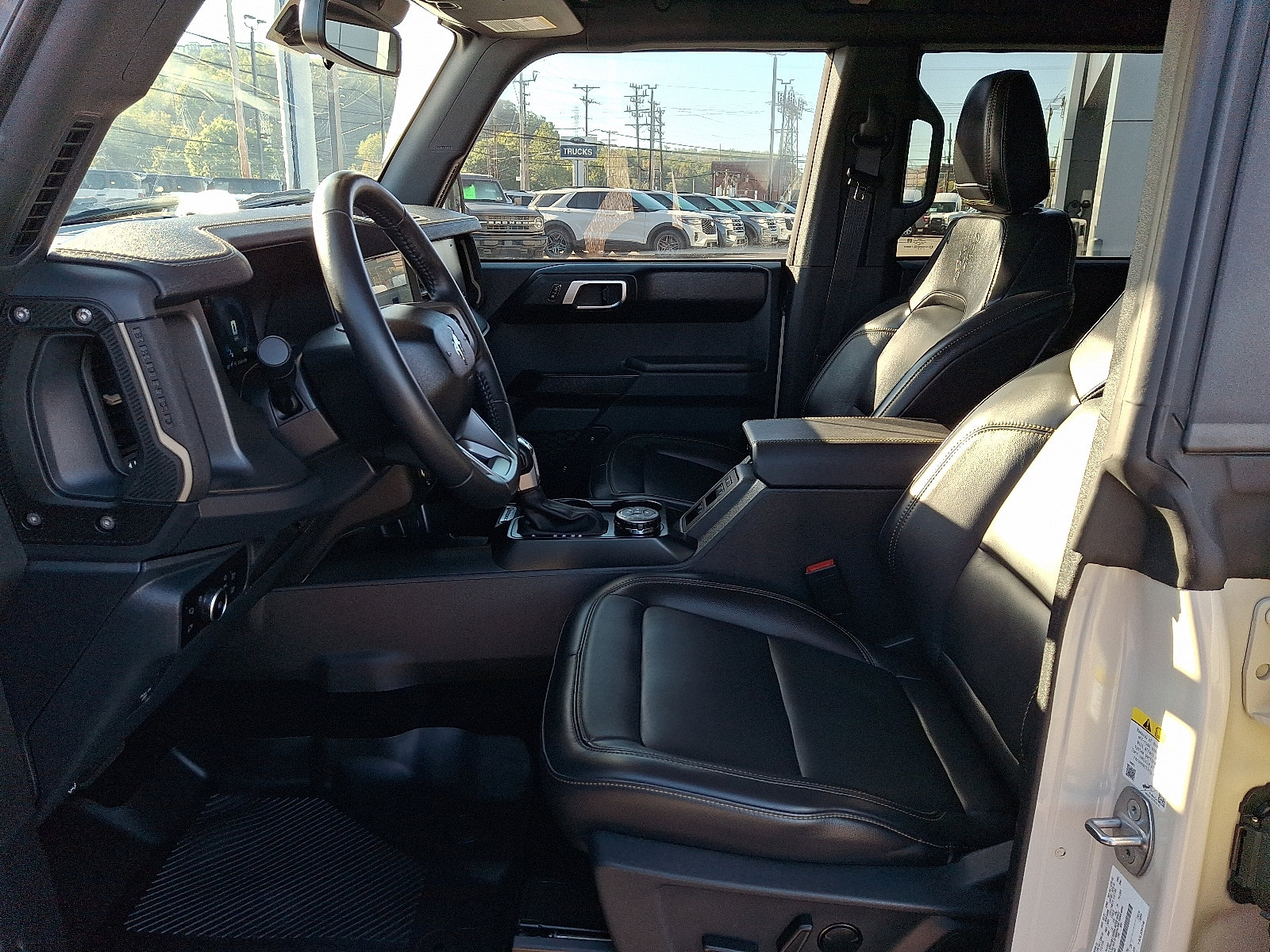 Used 2025 Ford Bronco Badlands AWD/4WD image 13