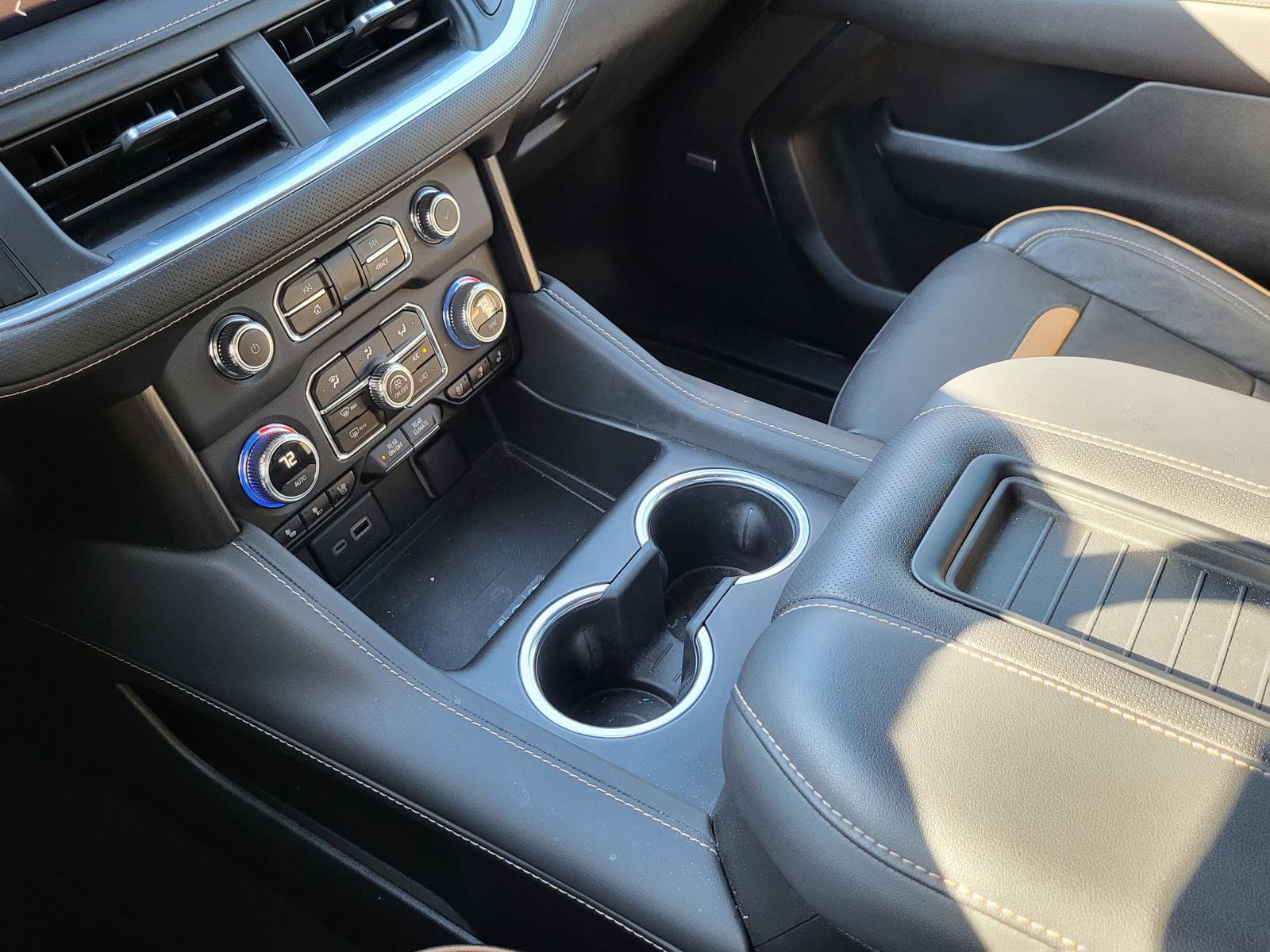 Used 2024 GMC Yukon AT4 w/ Technology Package image 30