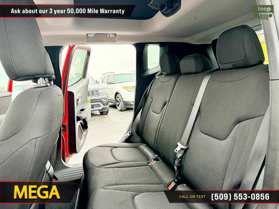 Used 2016 Jeep Renegade Latitude image 17