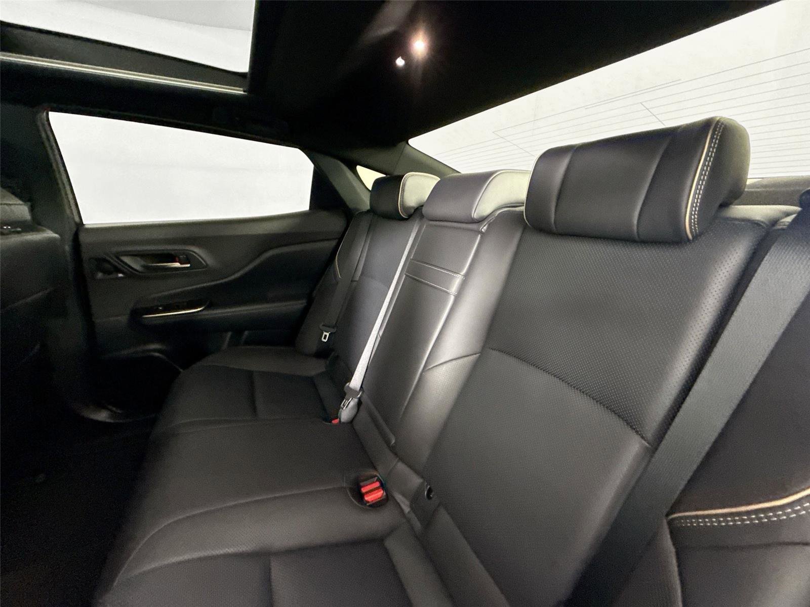 Certified 2025 Toyota Crown Platinum image 32