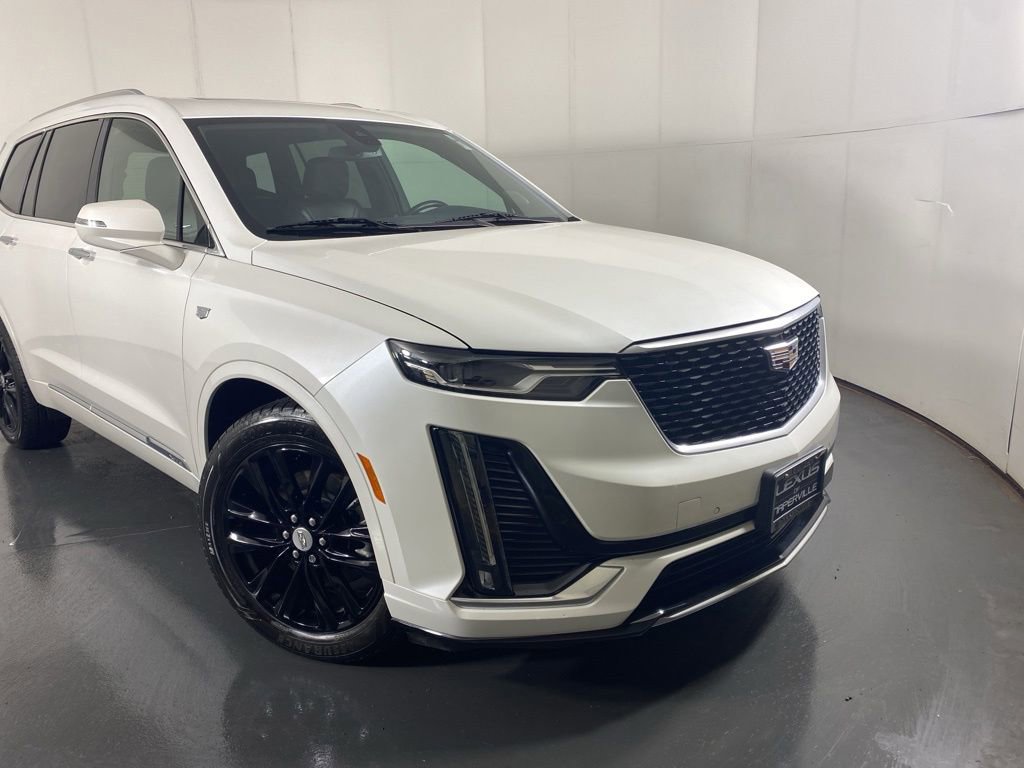 Used 2021 Cadillac XT6 Premium Luxury AWD/4WD image 2