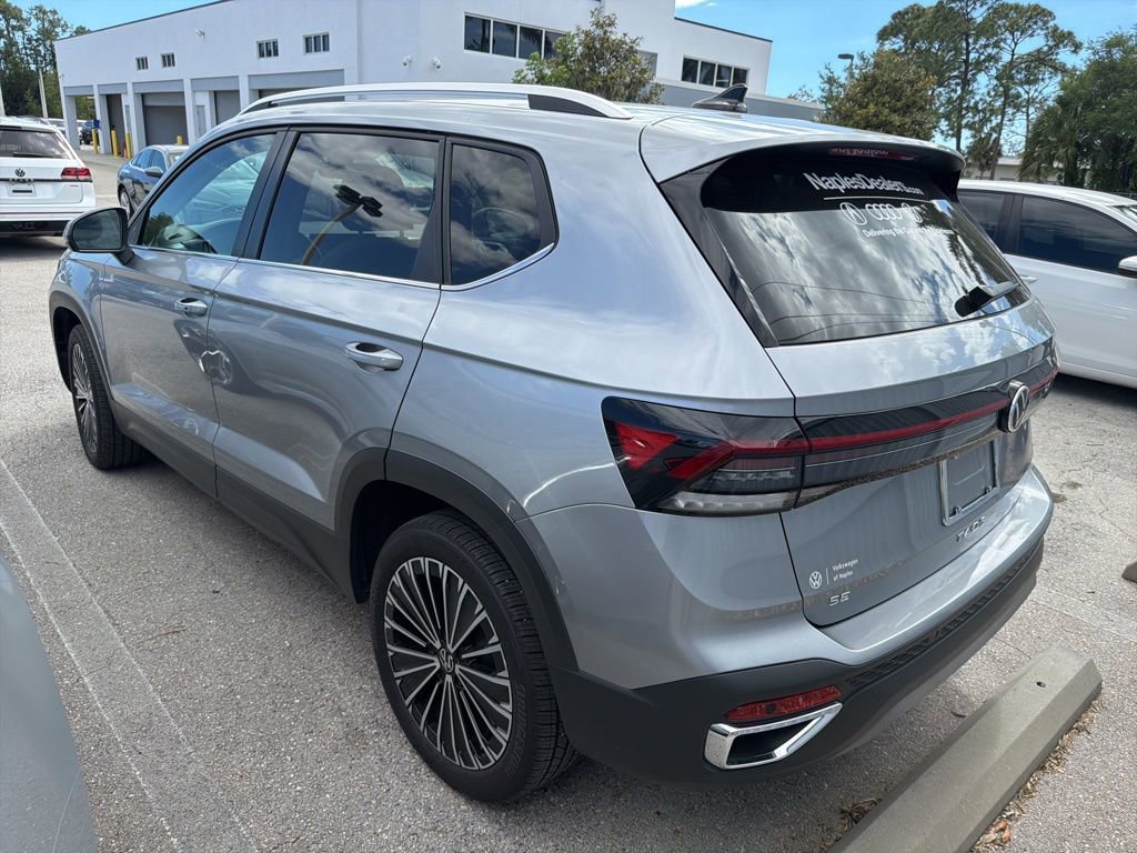 Used 2025 Volkswagen Taos SE w/ Panoramic Sunroof Package image 3
