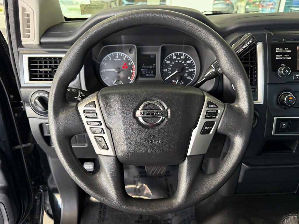 Used 2017 Nissan Titan S image 19