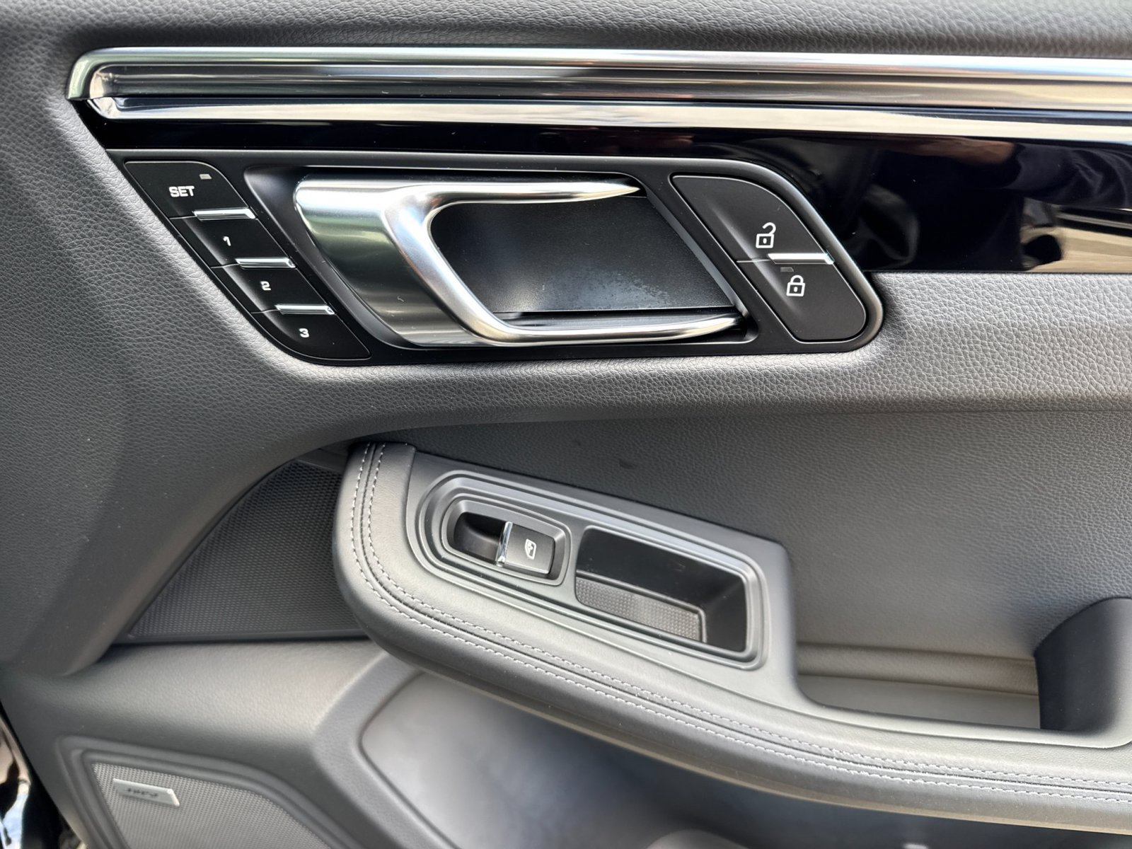 Certified 2026 Porsche Macan AWD/4WD image 20