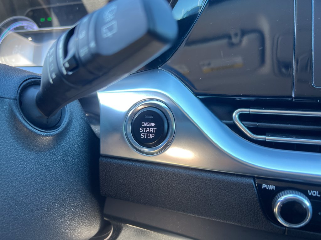 Certified 2022 Kia Niro LXS FWD image 17