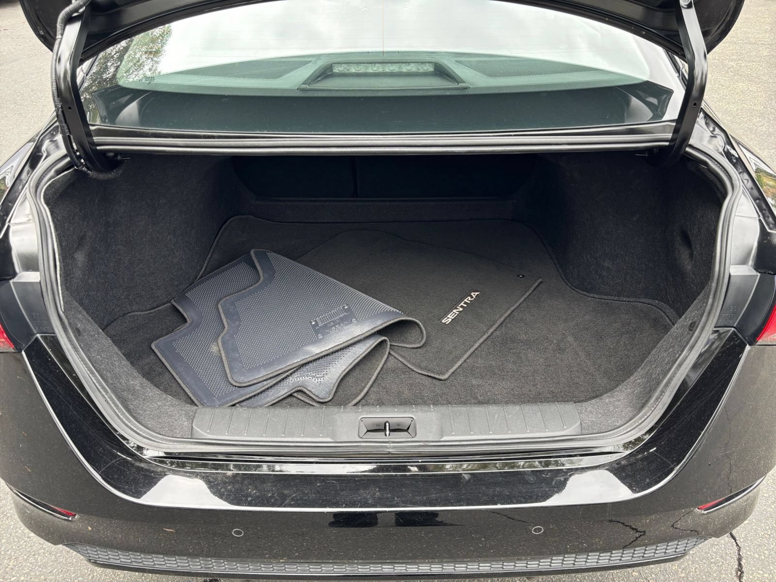 Used 2025 Nissan Sentra SV FWD image 28