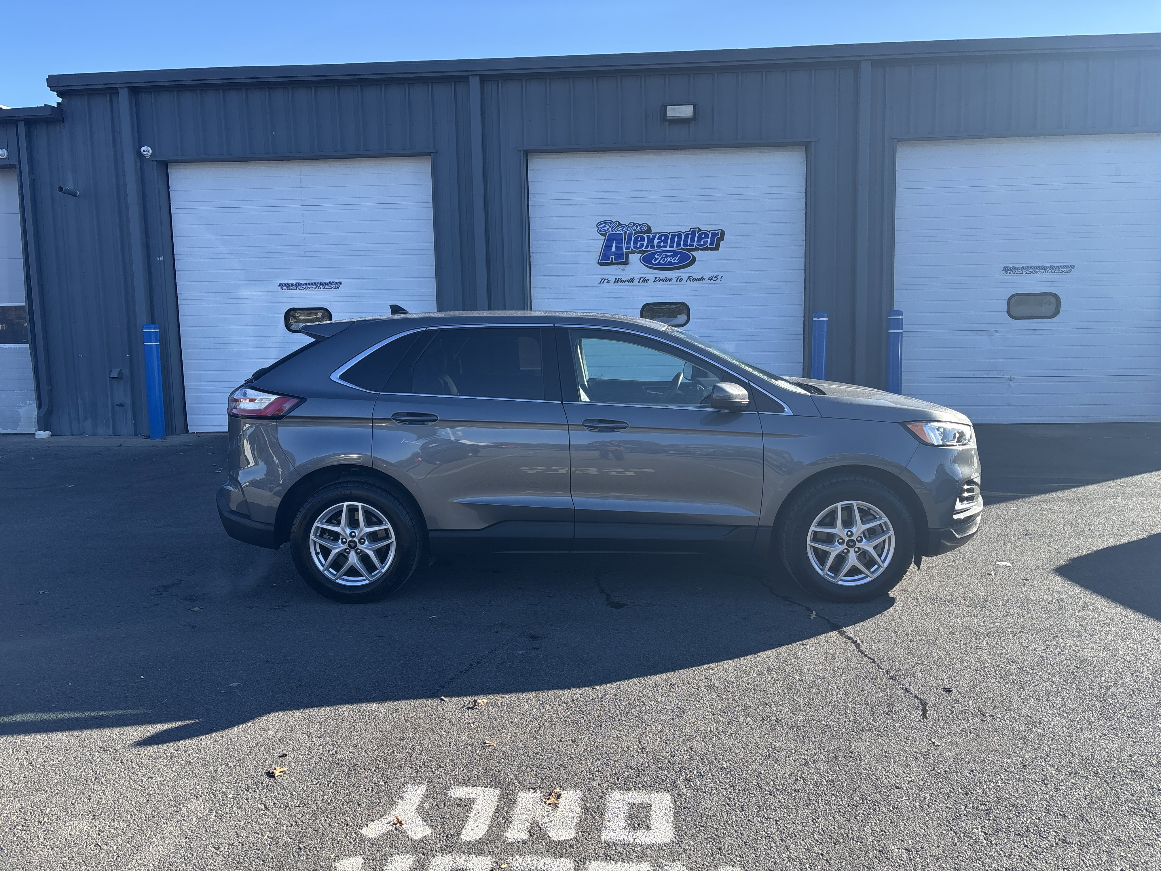 Used 2024 Ford Edge SEL image 2