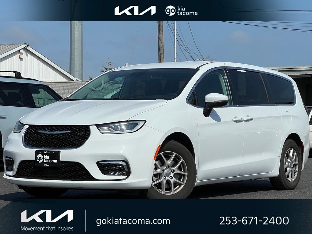 Used 2023 Chrysler Pacifica Touring-L FWD image 1