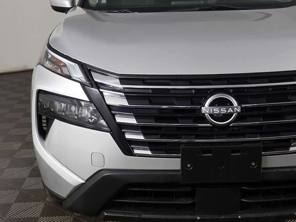 Used 2024 Nissan Rogue SV image 11