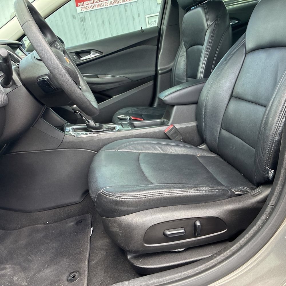Used 2018 Chevrolet Cruze LT w/ Convenience Package FWD image 5