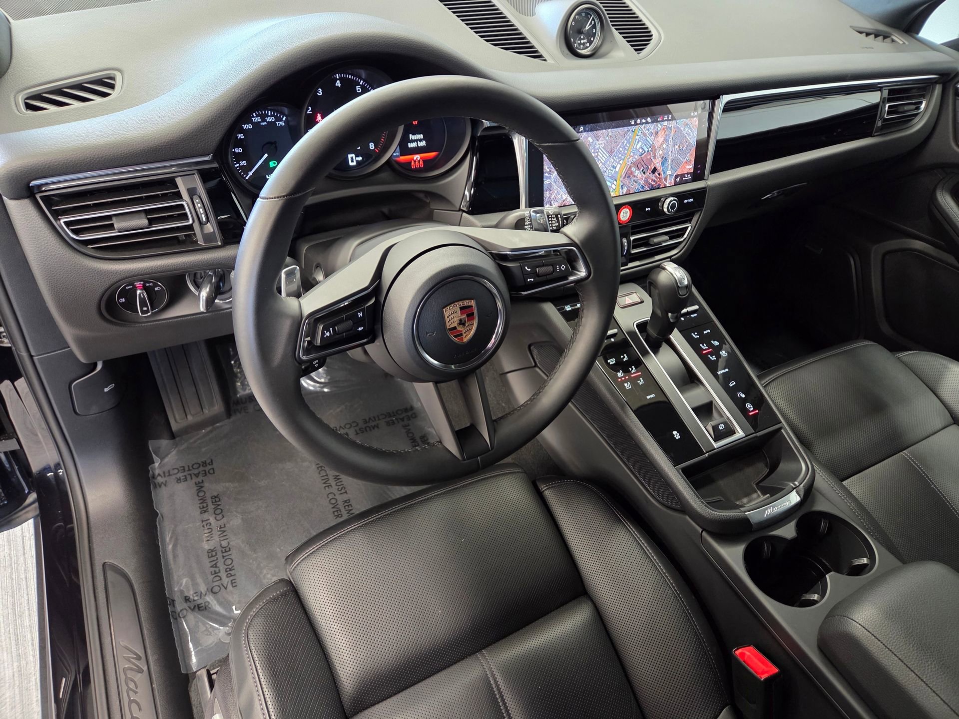 Certified 2026 Porsche Macan AWD/4WD image 4