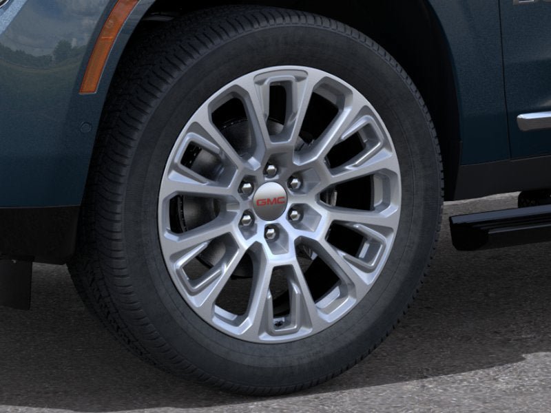 New 2026 GMC Yukon Denali w/ Sun & Power Step Package AWD/4WD image 9