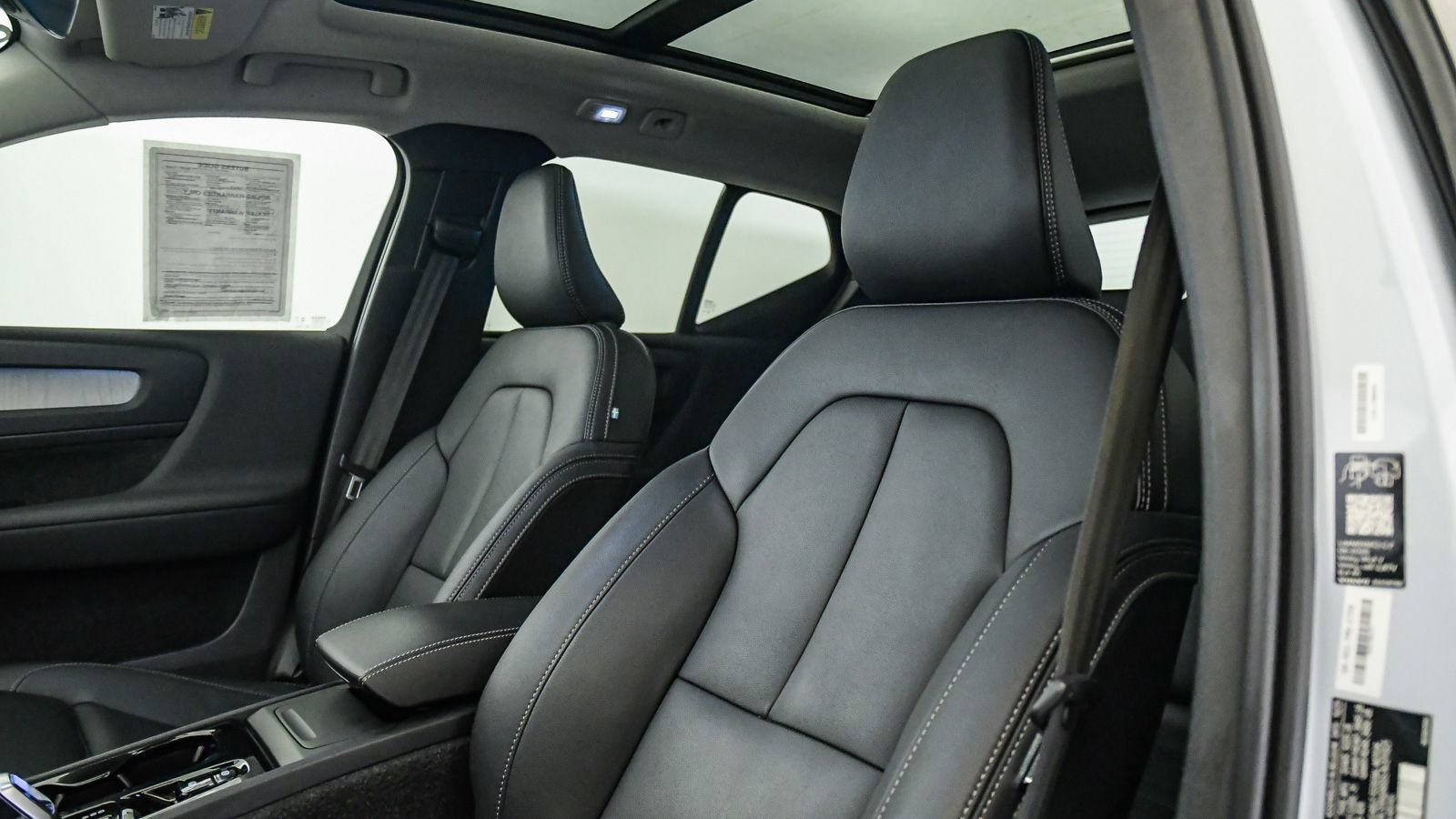 Certified 2026 Volvo XC40 B5 Plus AWD/4WD image 18