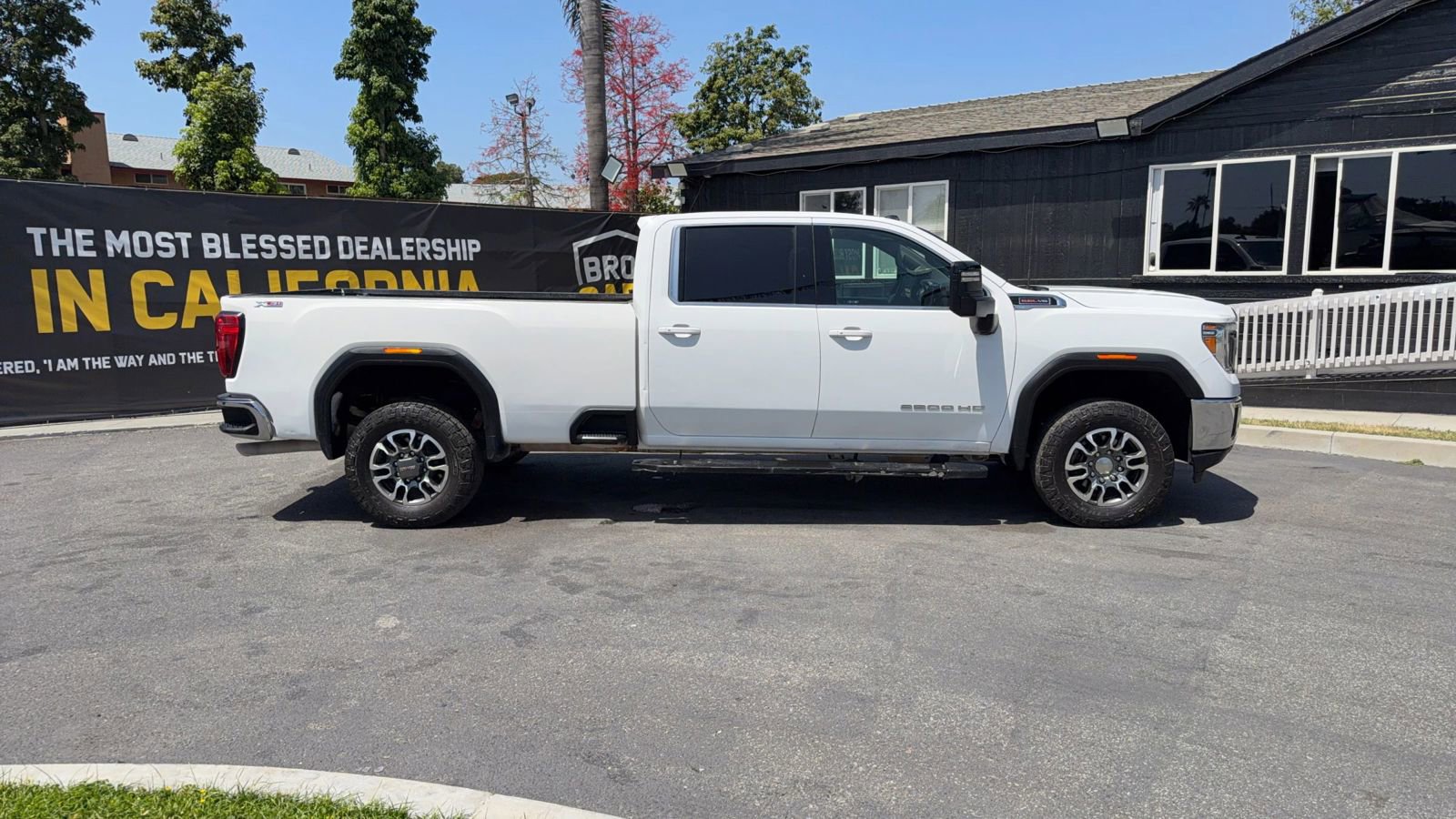 Used 2022 GMC Sierra 3500 SLE w/ SLE Convenience Package AWD/4WD image 9