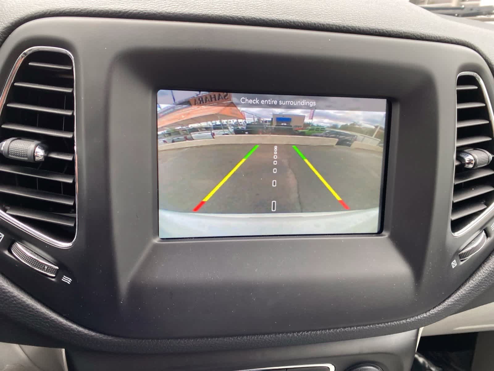Used 2018 Jeep Compass Latitude w/ Popular Equipment Group FWD image 16