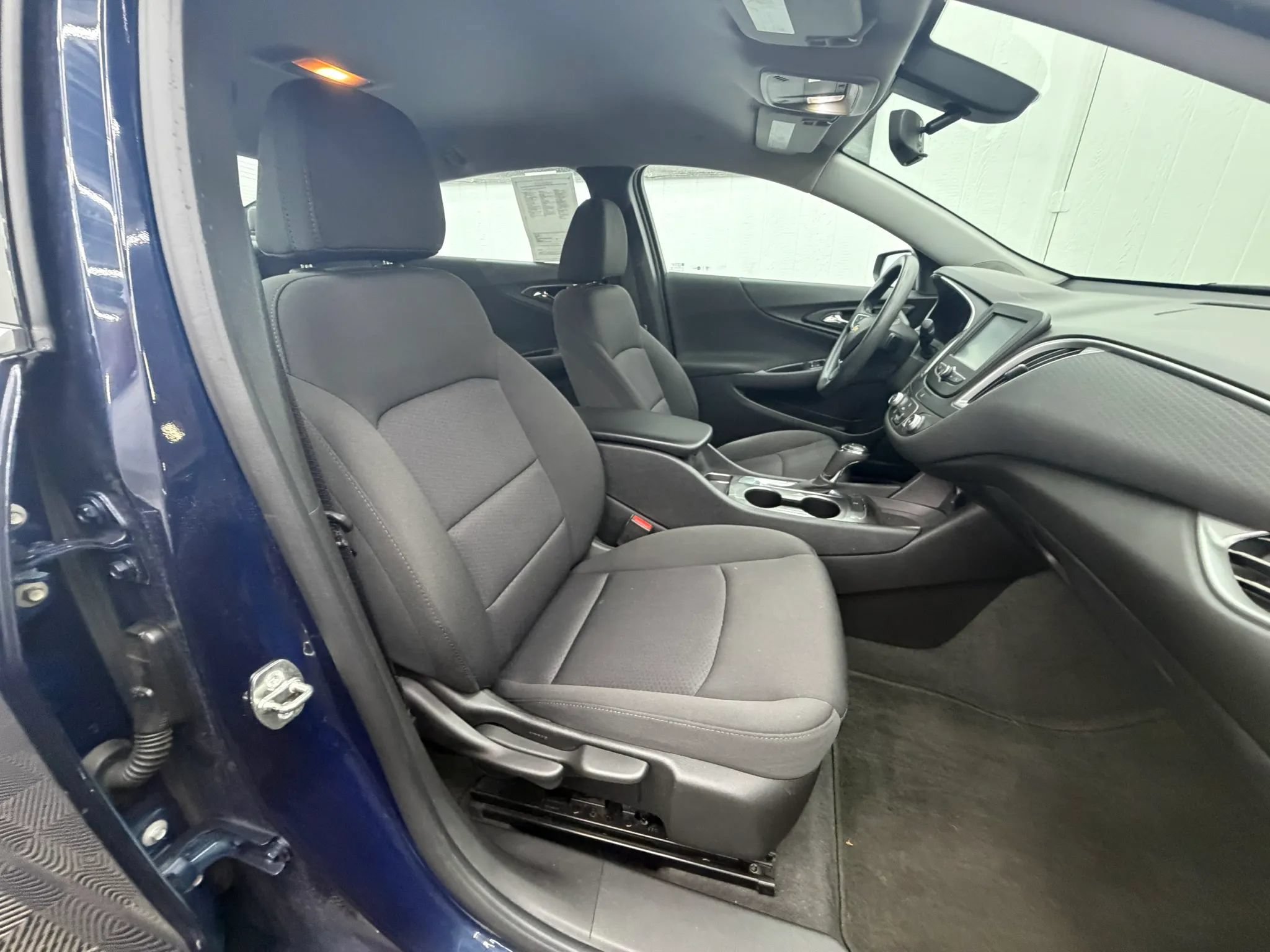 Used 2018 Chevrolet Malibu LS FWD image 4
