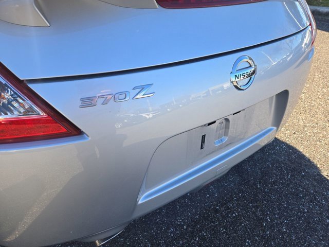 Used 2017 Nissan 370Z w/ Sport Package image 15