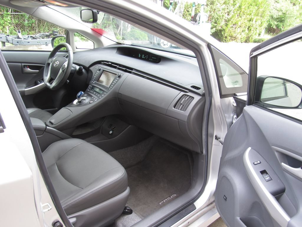 Used 2010 Toyota Prius Four w/ Solar Roof Pkg FWD image 17
