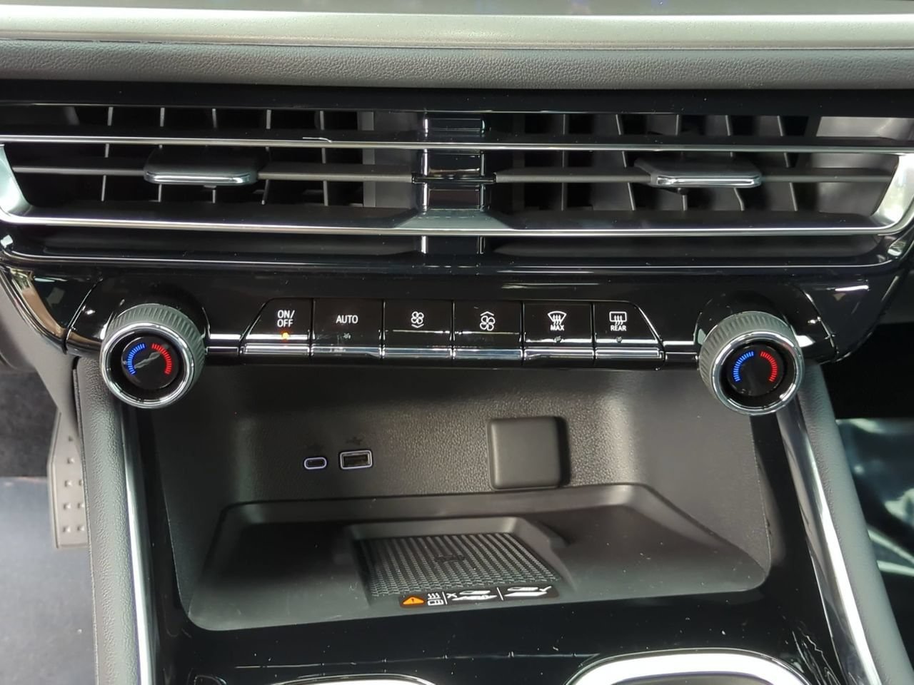 New 2026 Chevrolet Traverse LT FWD image 16