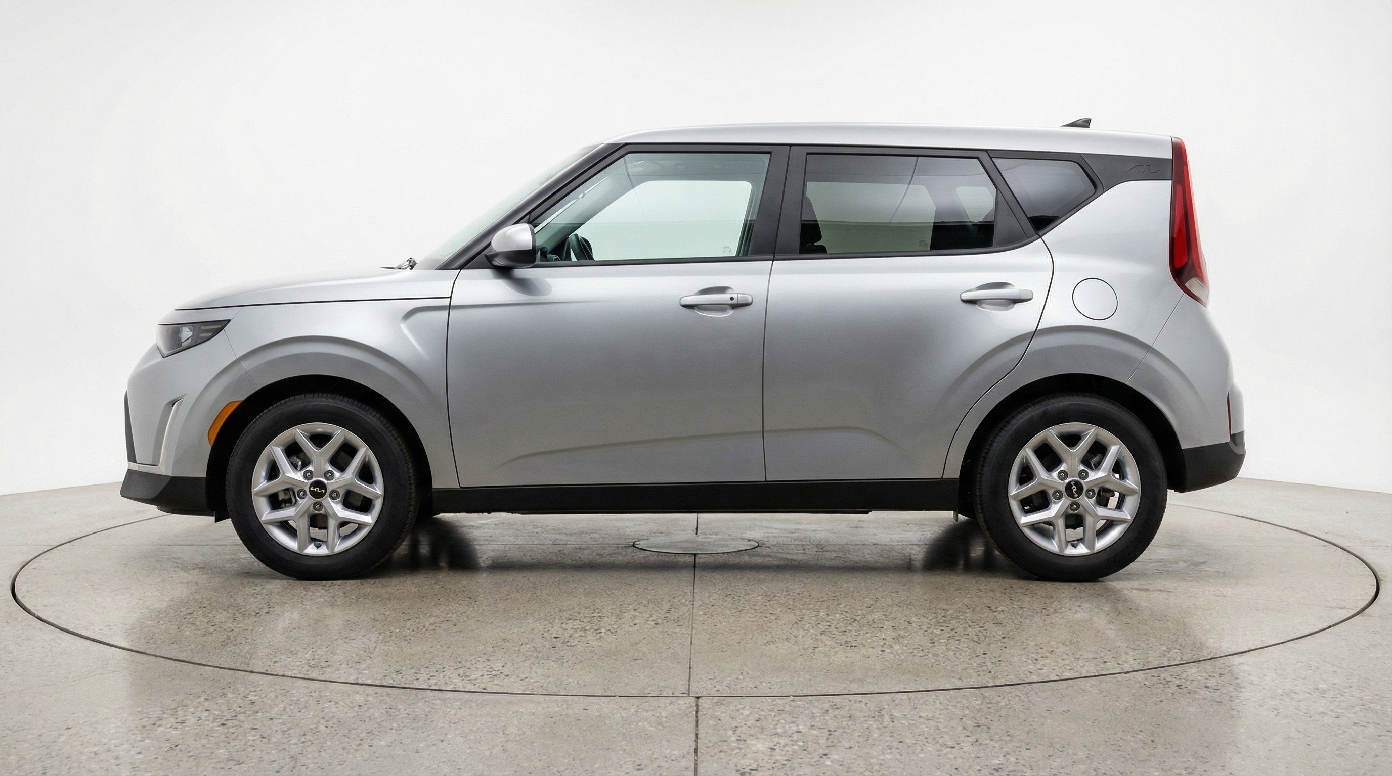 Used 2025 Kia Soul LX w/ LX Technology Package image 5