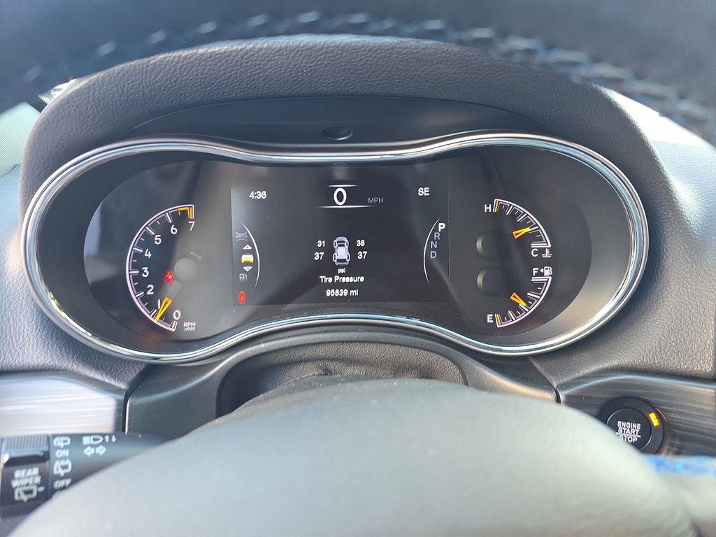 Used 2019 Jeep Grand Cherokee Laredo image 17