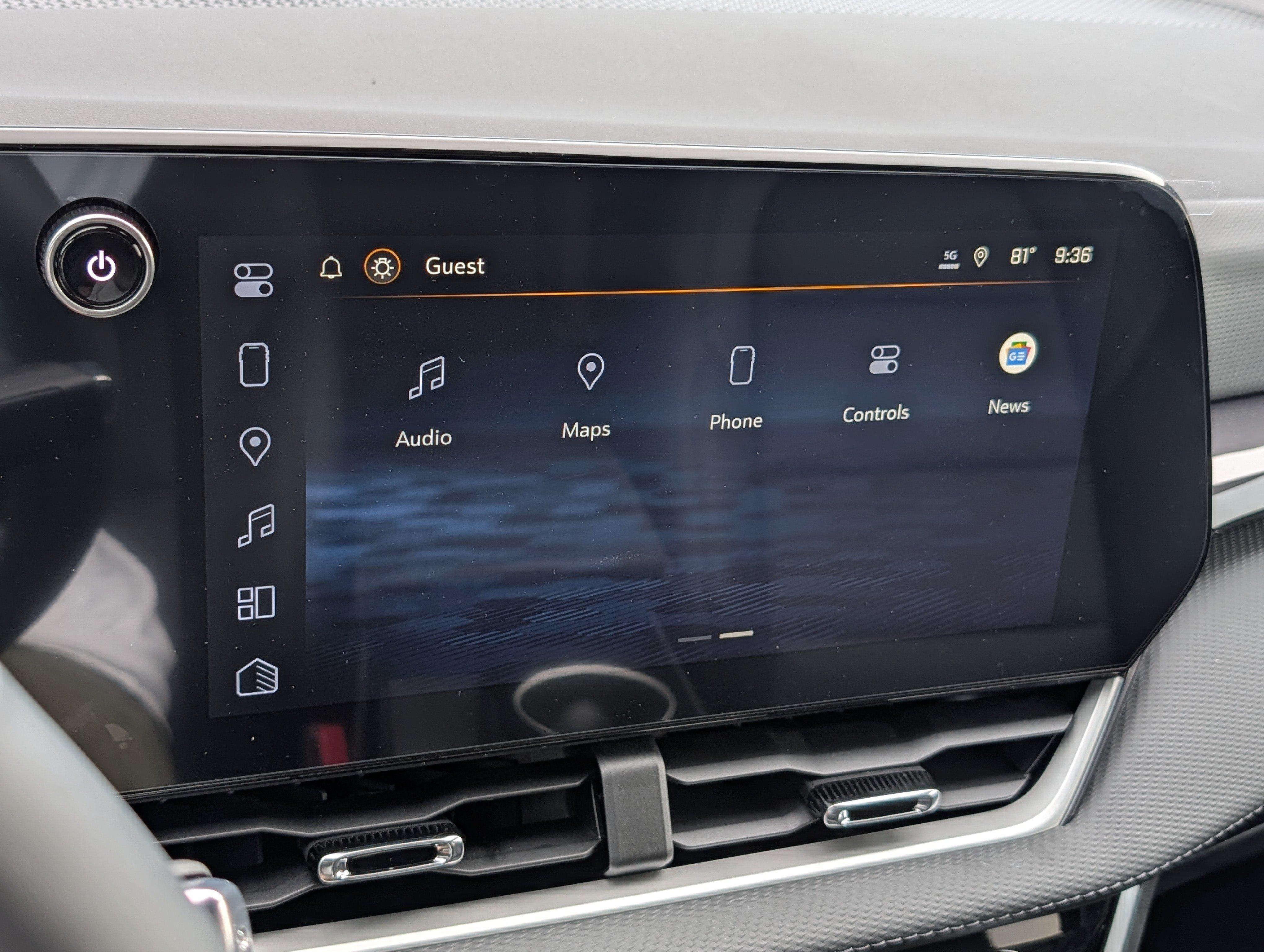 New 2026 Chevrolet Equinox LT w/ Convenience Package II AWD/4WD image 17