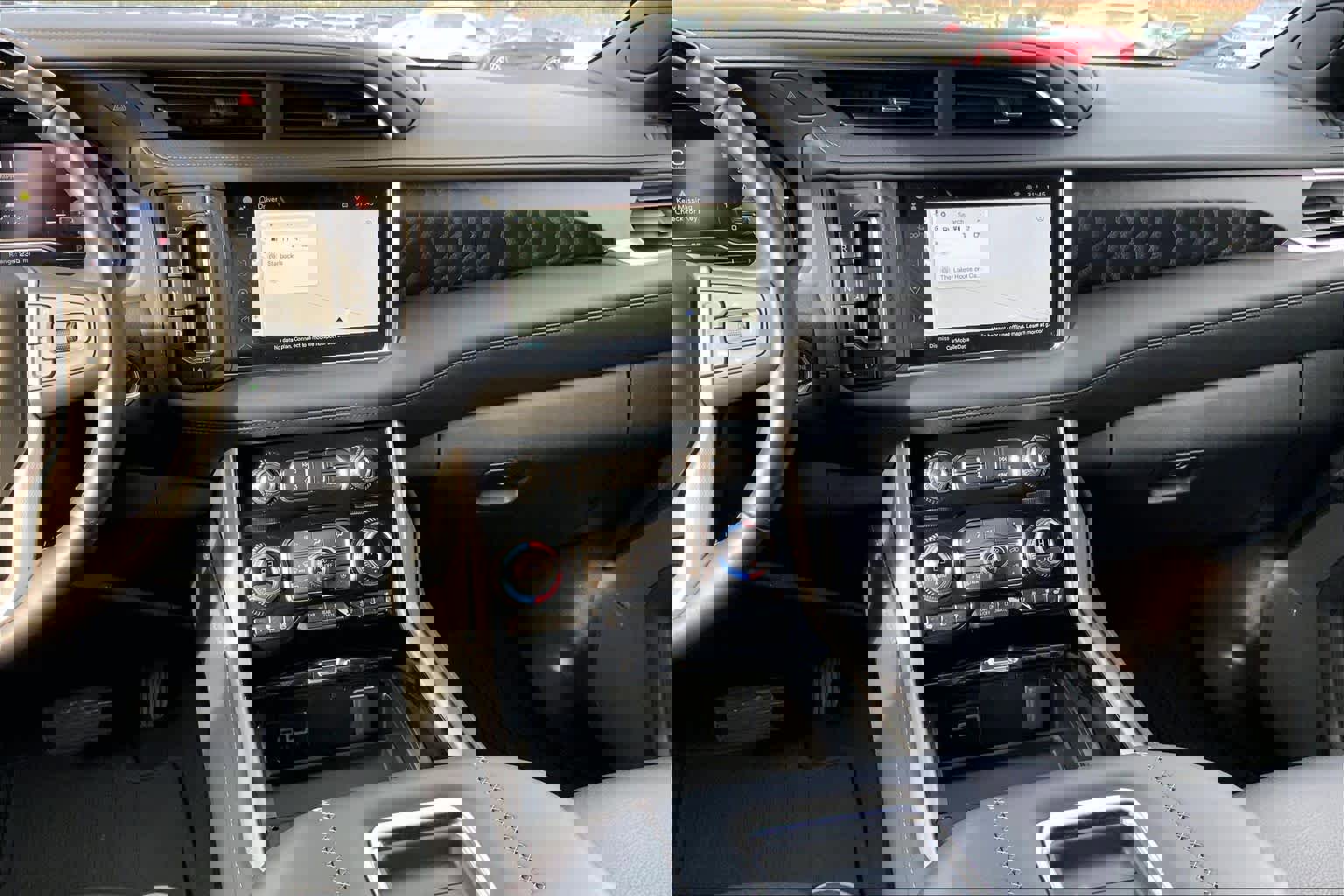 Used 2024 GMC Yukon XL Denali w/ Advanced Technology Package image 6