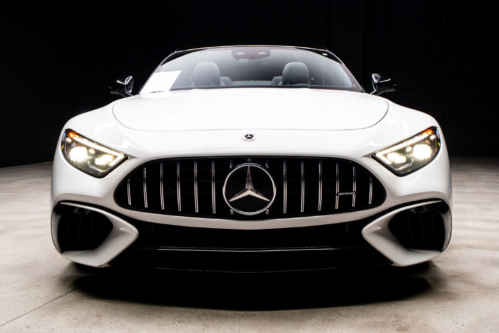 Used 2022 Mercedes-Benz SL 55 AMG 4MATIC w/ Driver Assistance Package image 4