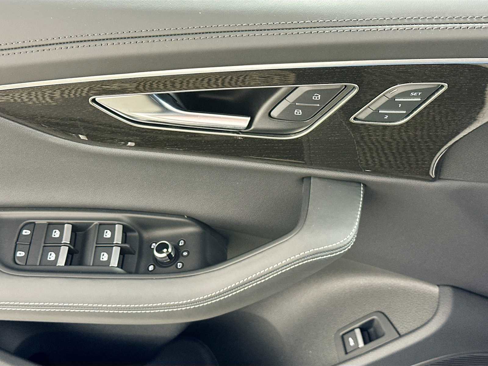 New 2025 Audi Q7 3.0T Prestige image 17