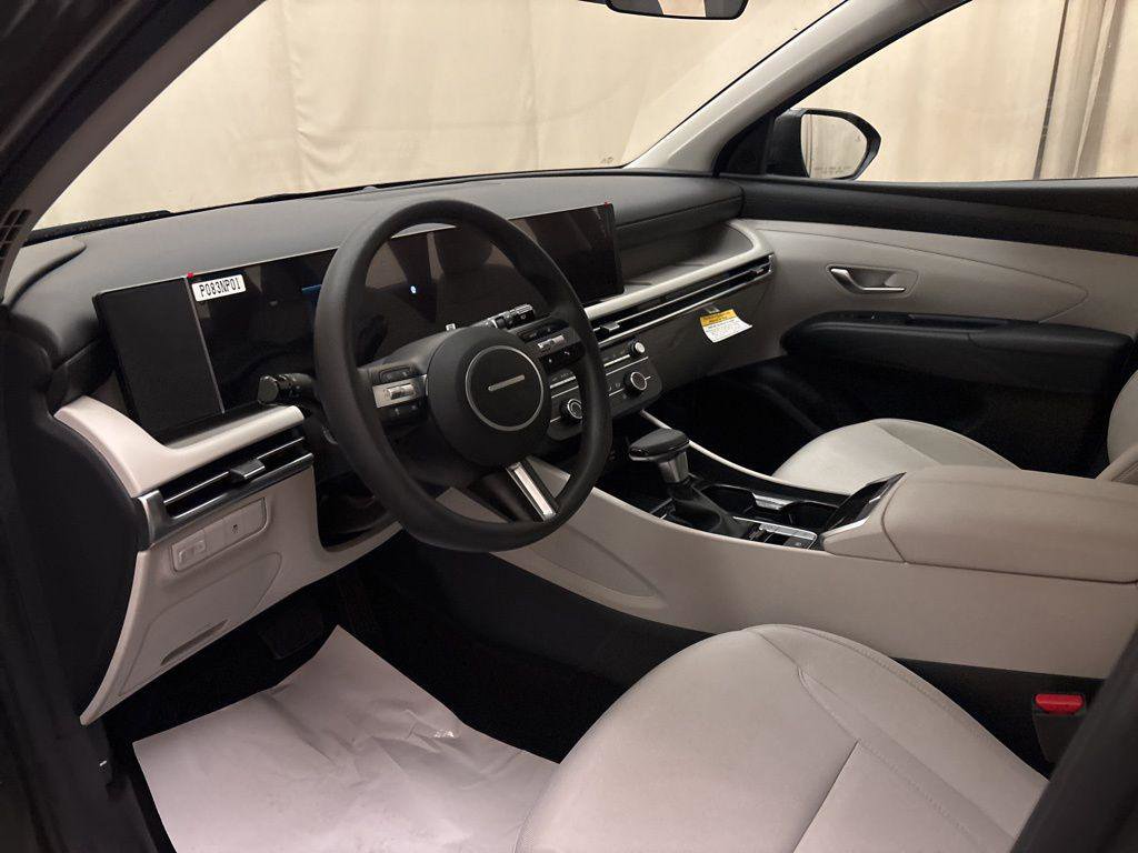 New 2025 Hyundai Tucson SE image 12