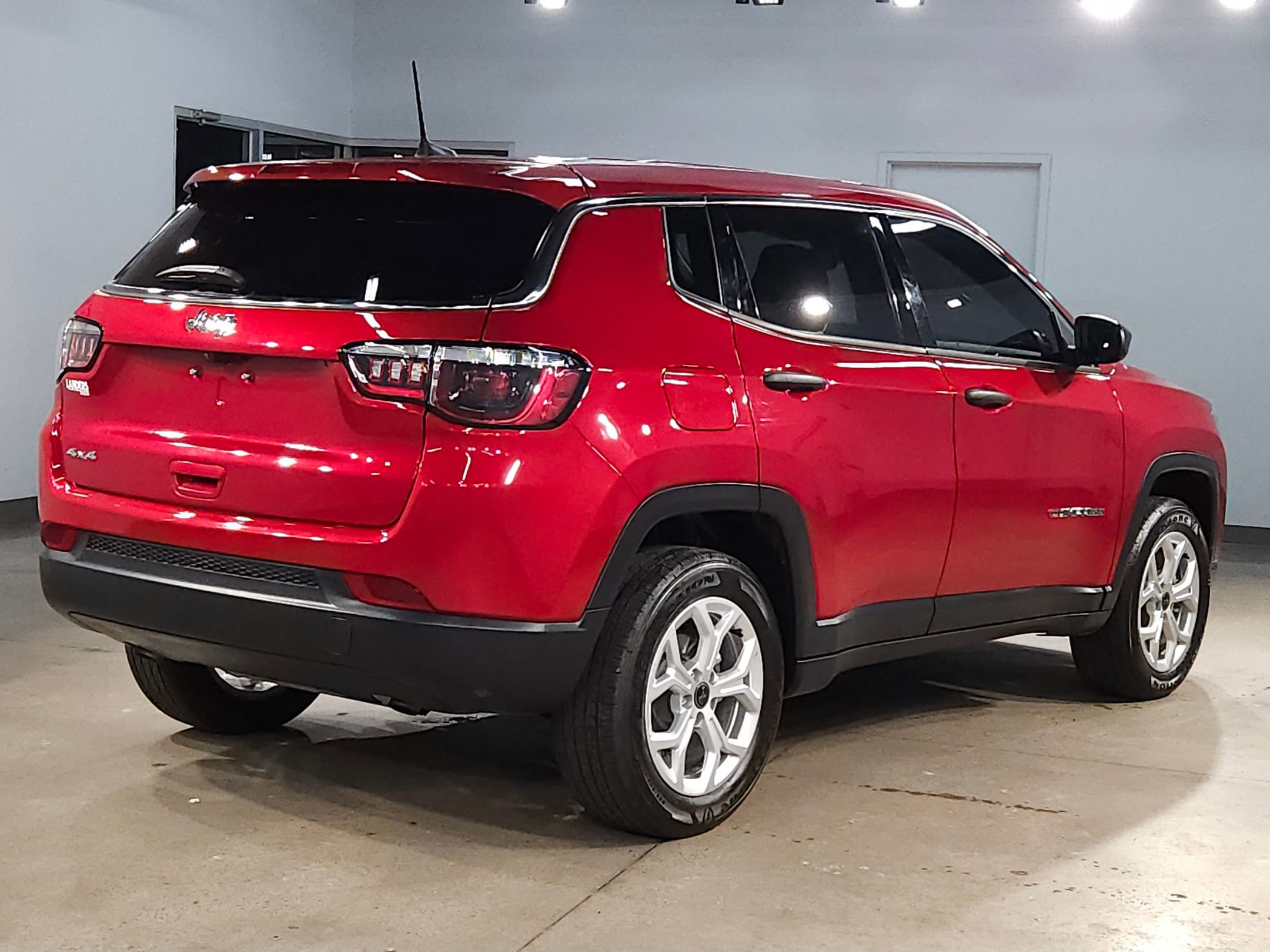 Used 2025 Jeep Compass Sport image 7