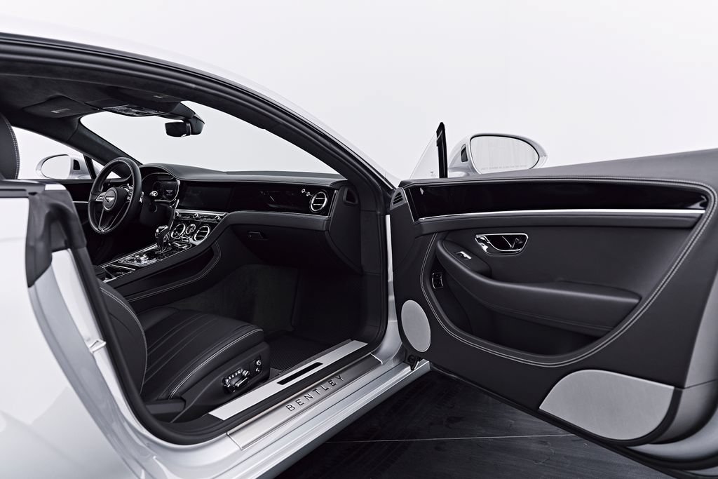 Used 2020 Bentley Continental GT AWD/4WD image 32