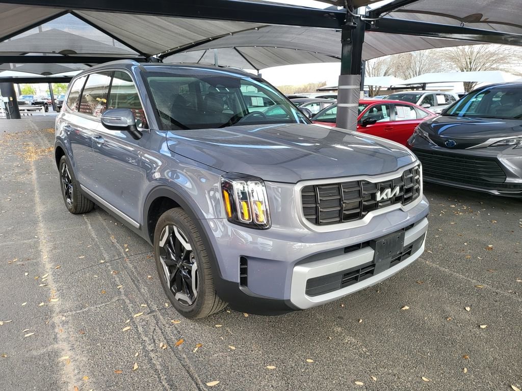 Used 2025 Kia Telluride S image 3