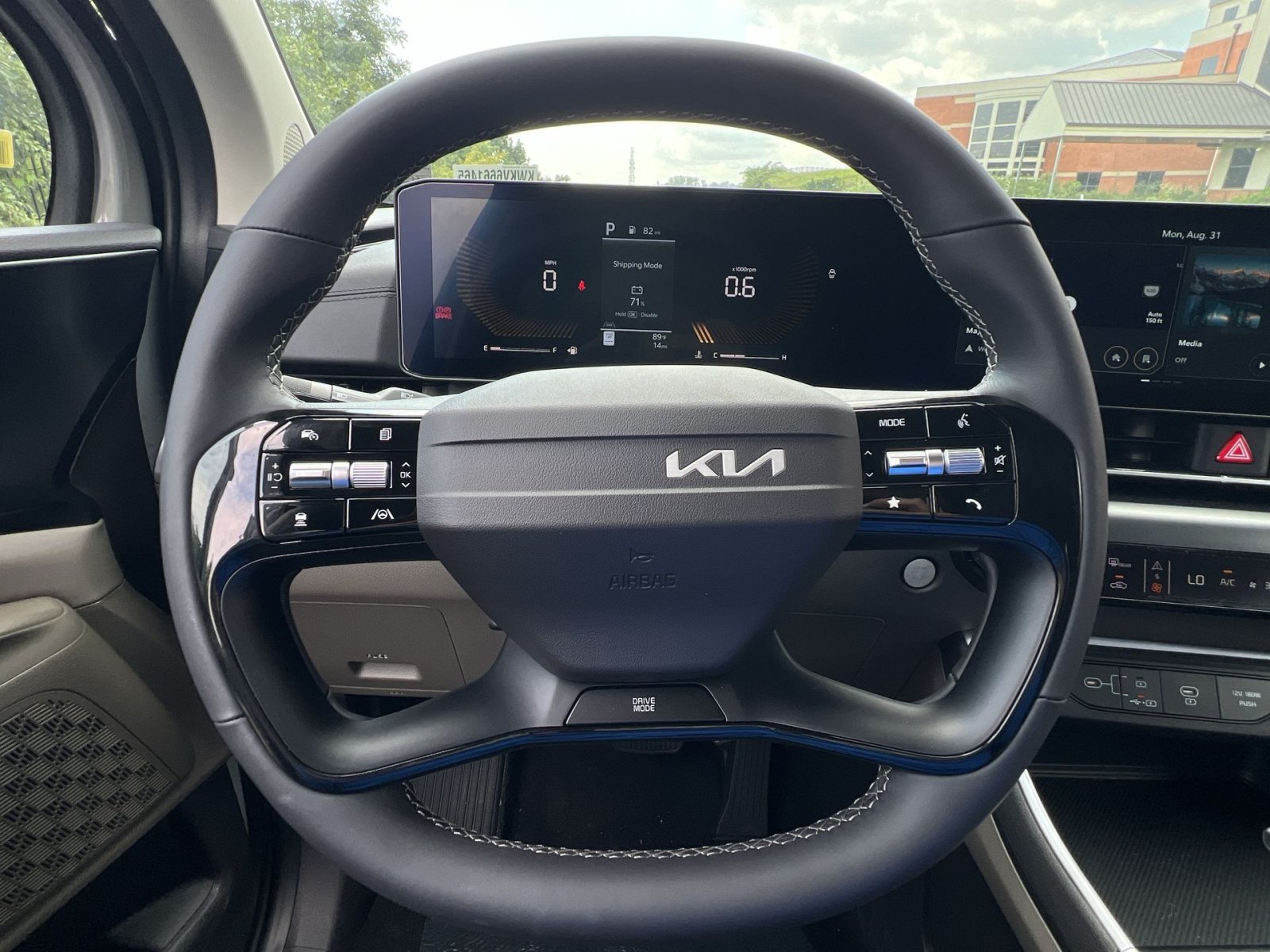 New 2027 Kia Carnival FWD image 24