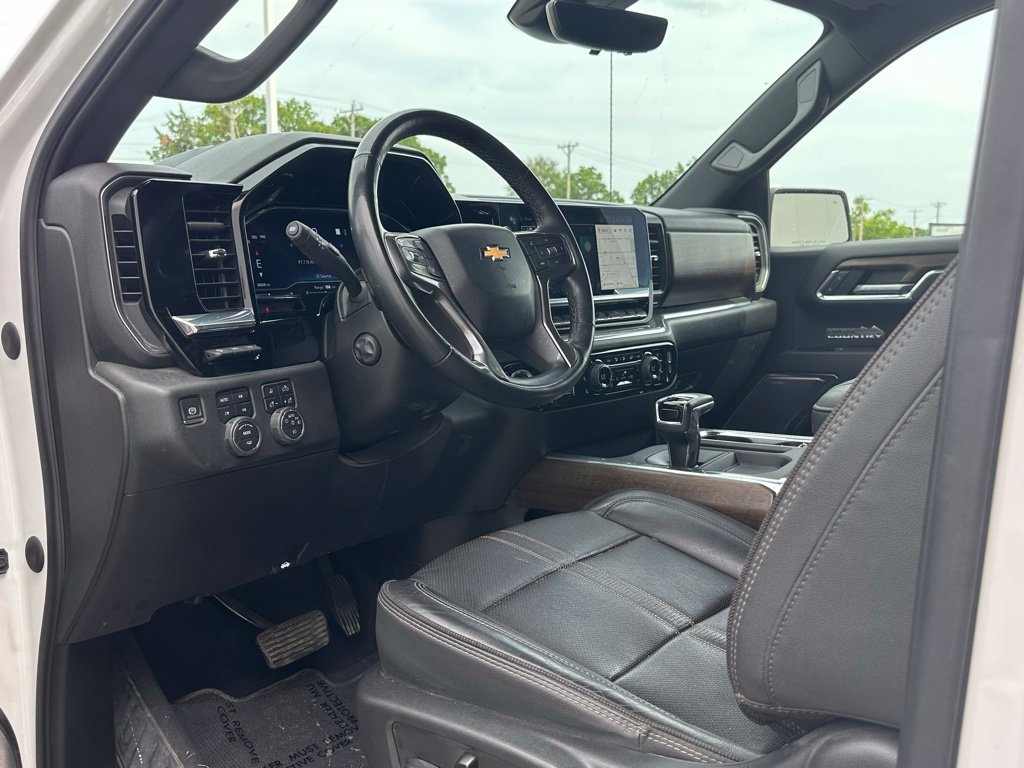 Used 2023 Chevrolet Silverado 1500 High Country w/ Technology Package AWD/4WD image 11