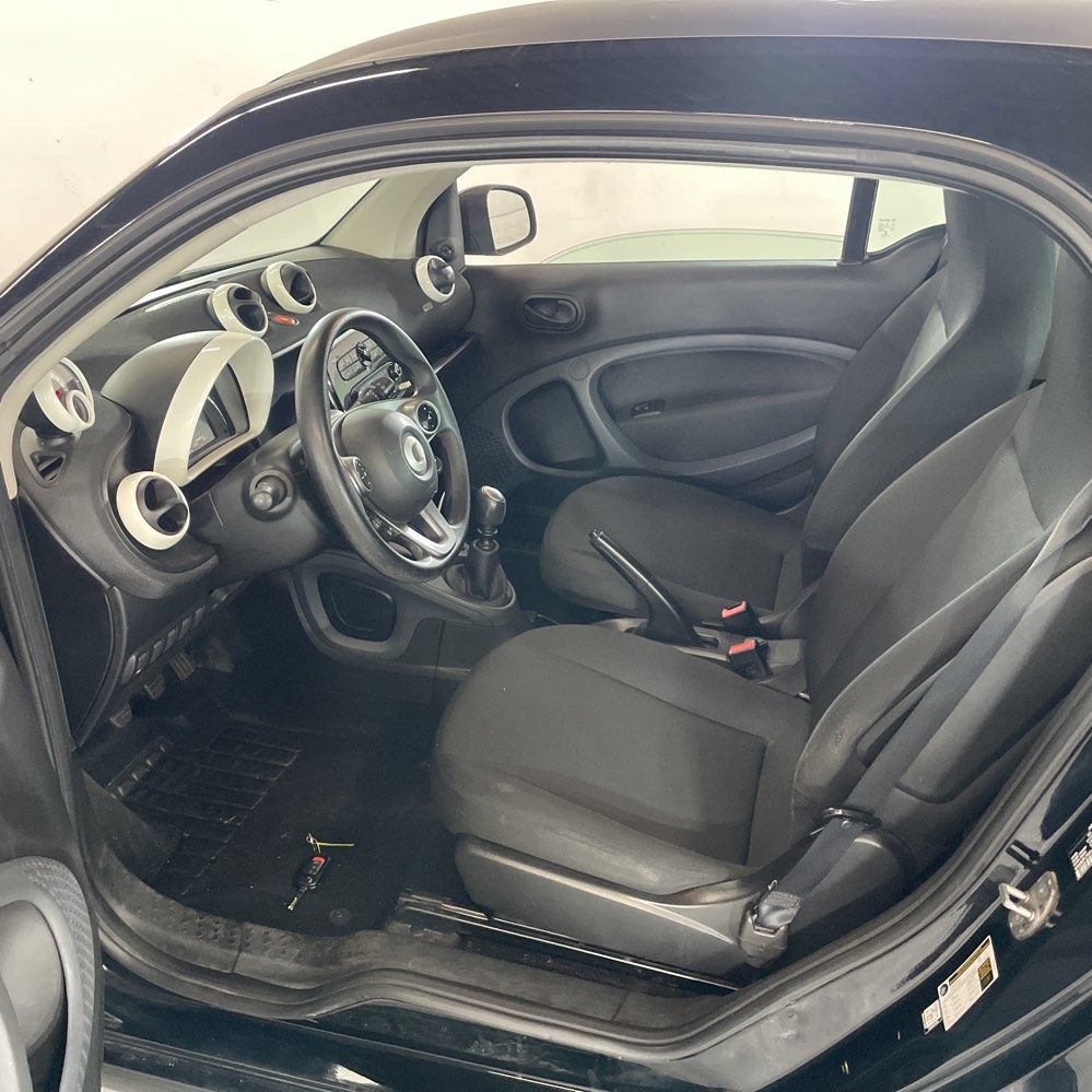 Used 2016 smart fortwo pure RWD image 5