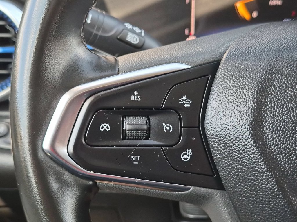Used 2025 Chevrolet Trax LT w/ LT Convenience Package FWD image 21