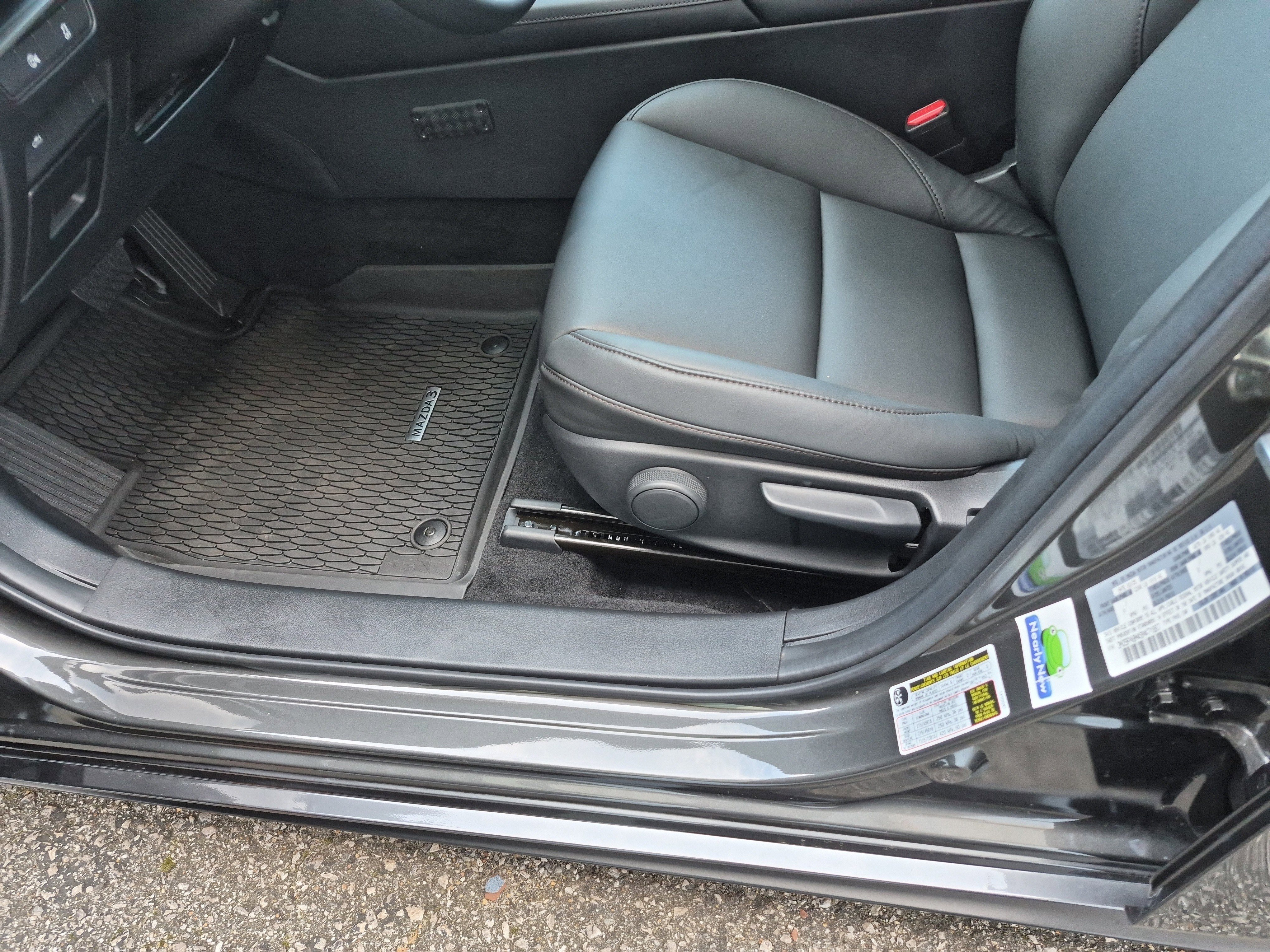 Used 2025 MAZDA MAZDA3 s image 12