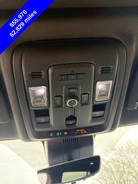 Used 2024 Chevrolet Suburban Premier w/ Premium Package 2 AWD/4WD image 27