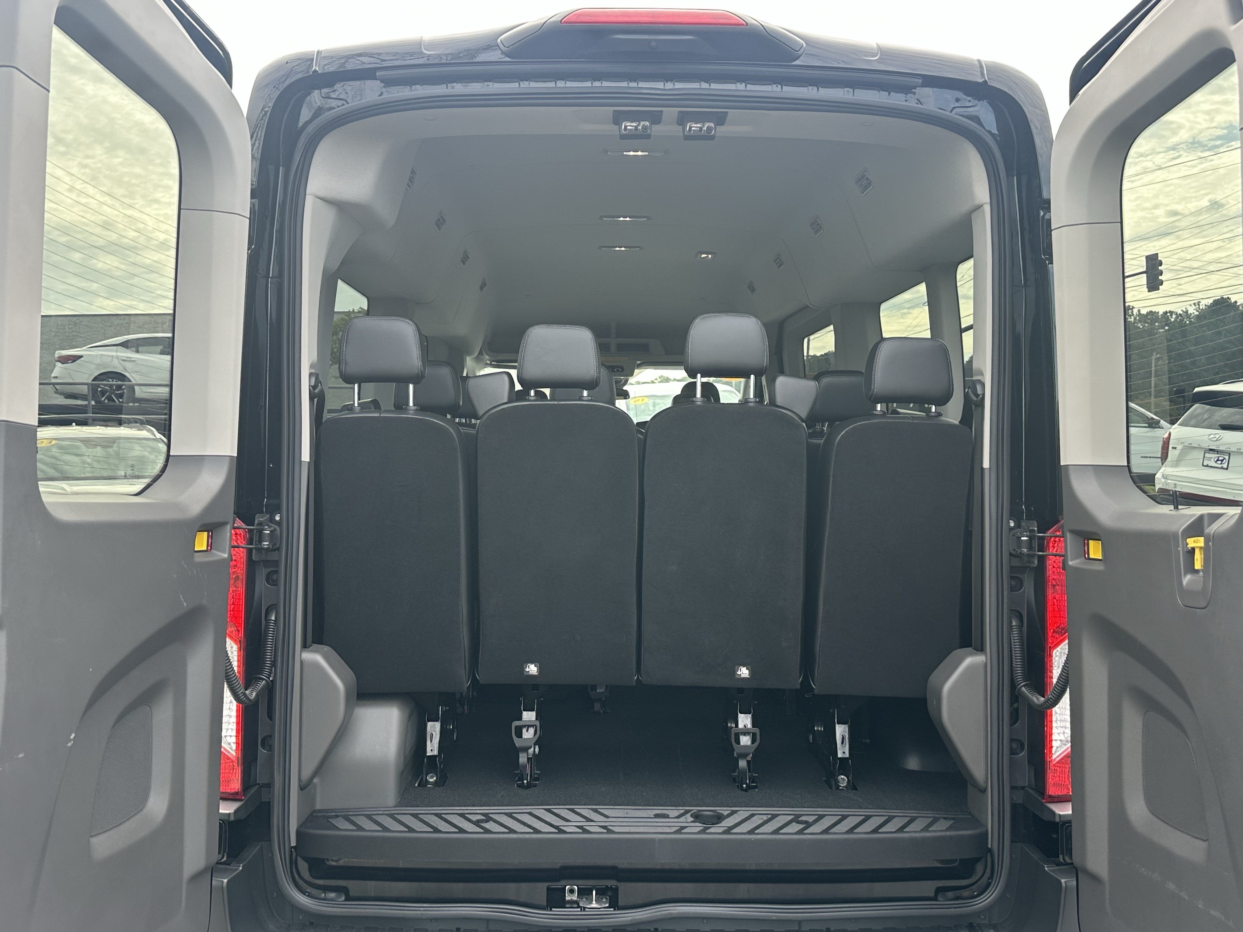 Used 2023 Ford Transit 350 XLT RWD image 19