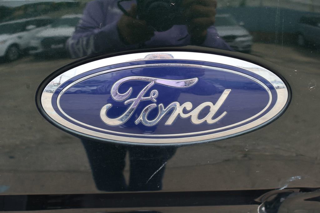 Used 2016 Ford F150 XLT w/ Equipment Group 301A Mid RWD image 16