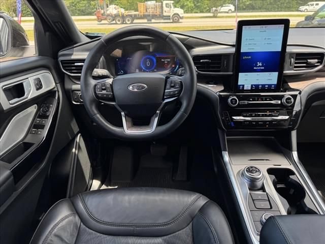Used 2023 Ford Explorer Platinum w/ Technology Package AWD/4WD image 12