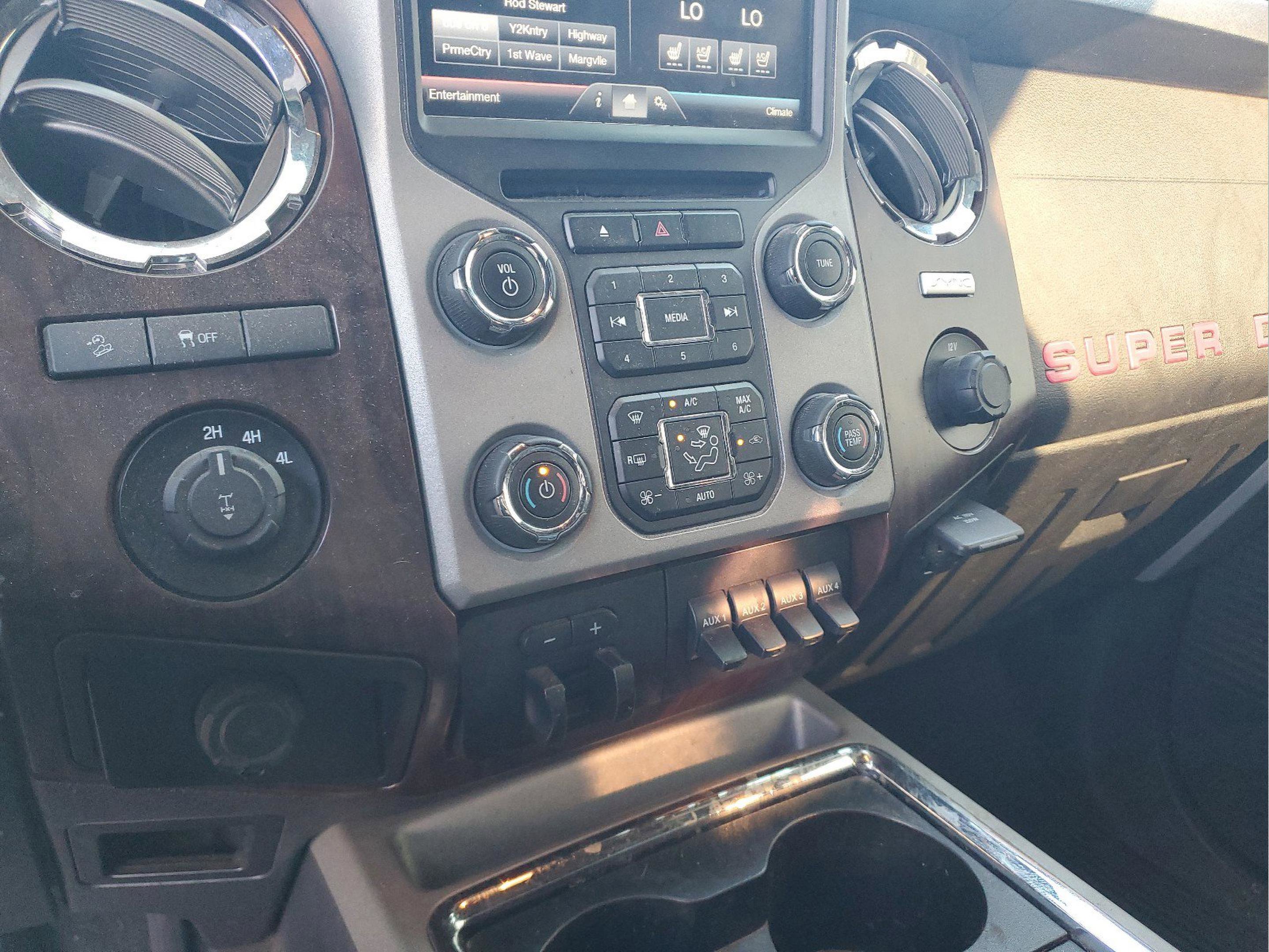 Used 2016 Ford F250 Lariat w/ Lariat Ultimate Package AWD/4WD image 18