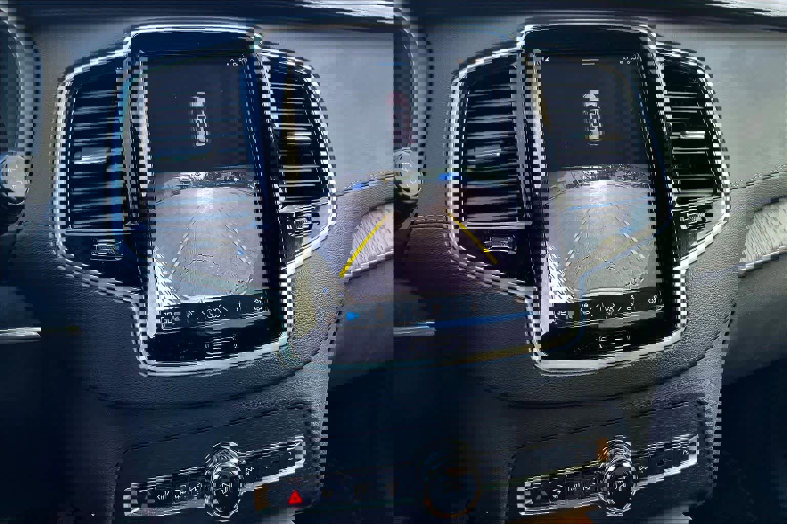 Used 2023 Volvo XC90 T8 Ultimate w/ Lounge Package image 24