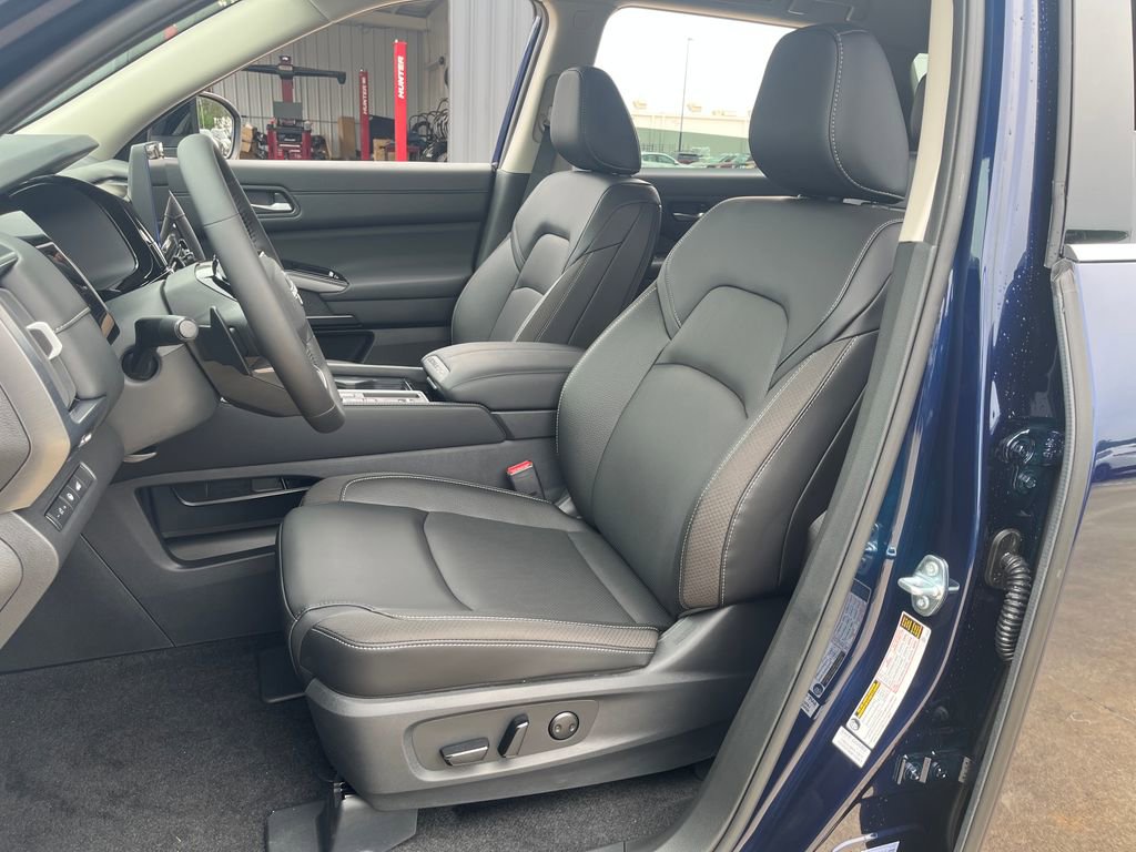 New 2026 Nissan Pathfinder SL FWD image 9