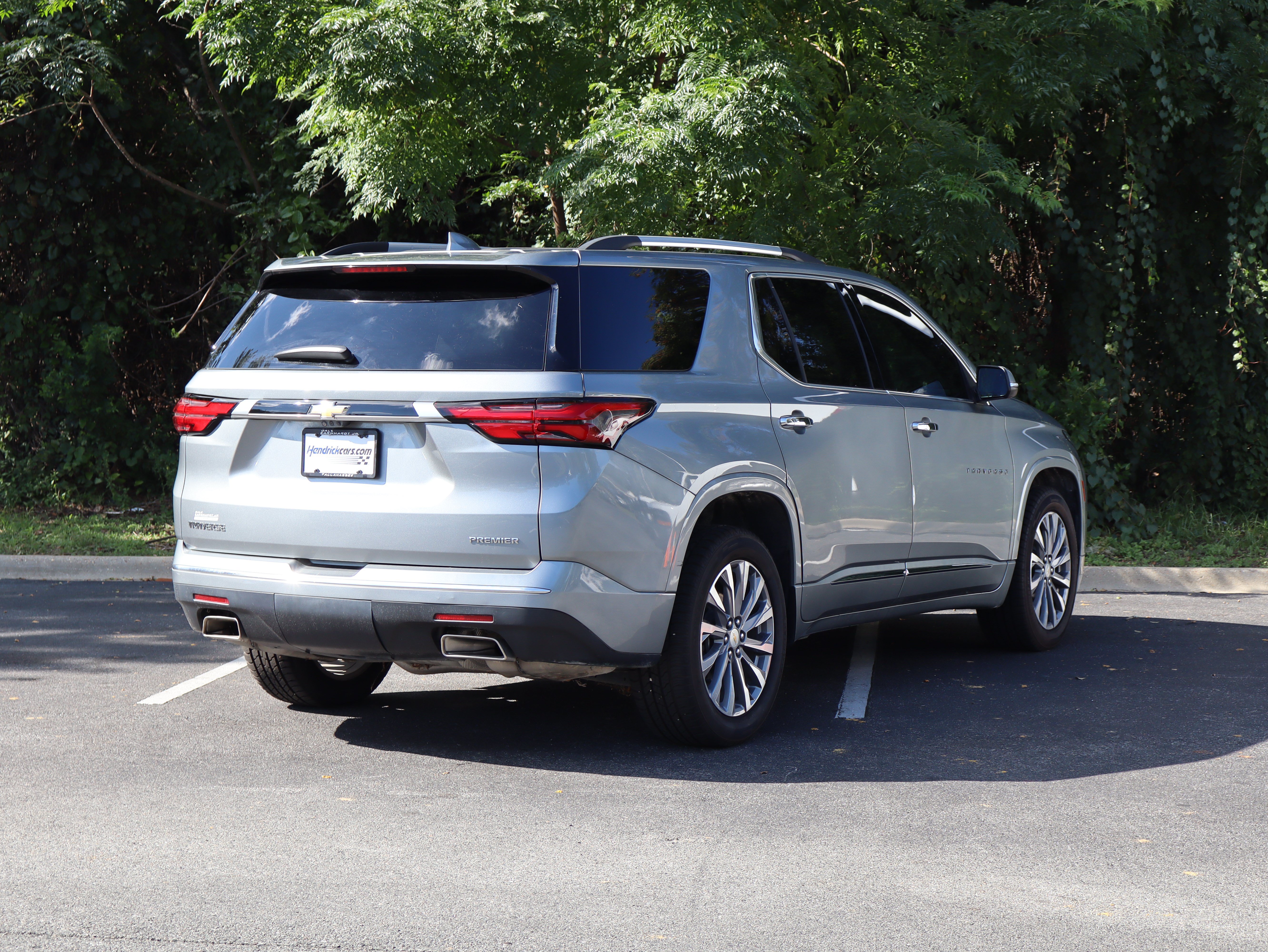 Used 2023 Chevrolet Traverse Premier FWD image 9