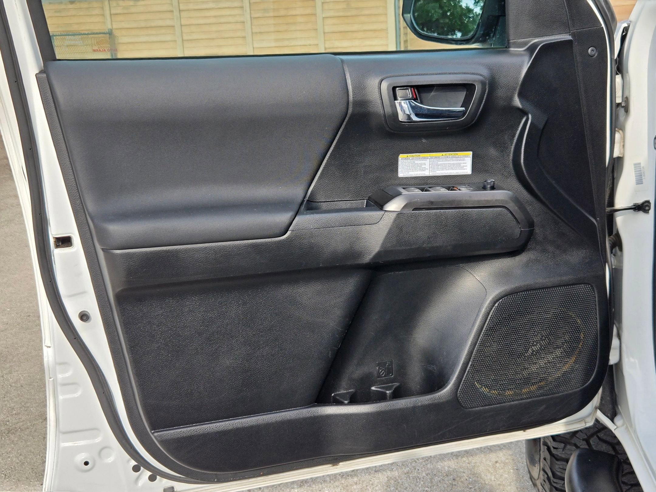 Used 2019 Toyota Tacoma TRD Off-Road w/ Technology Package AWD/4WD image 11