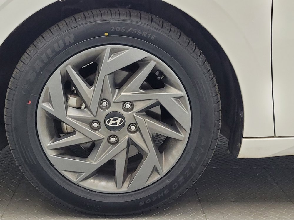 Used 2024 Hyundai Elantra SEL FWD image 31