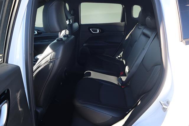 New 2026 Jeep Compass Latitude image 16